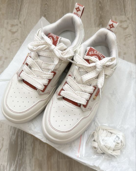 Продам кроссовки Xtep