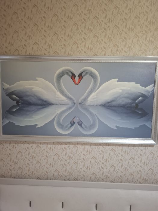 Продаётся картина пара лебедей