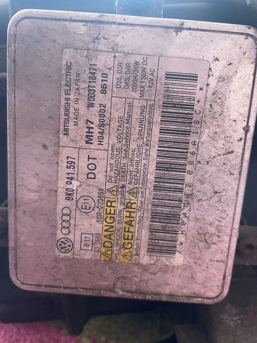 Vând far audi a4 b8 bi xenon