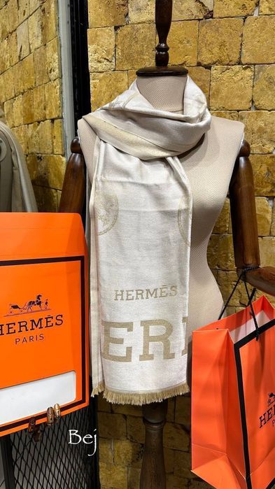 Esarfa Hermes 
+cutie 
Dim. 185x80cm 

Roz-2 bucăți 
Negru -2 bucăț