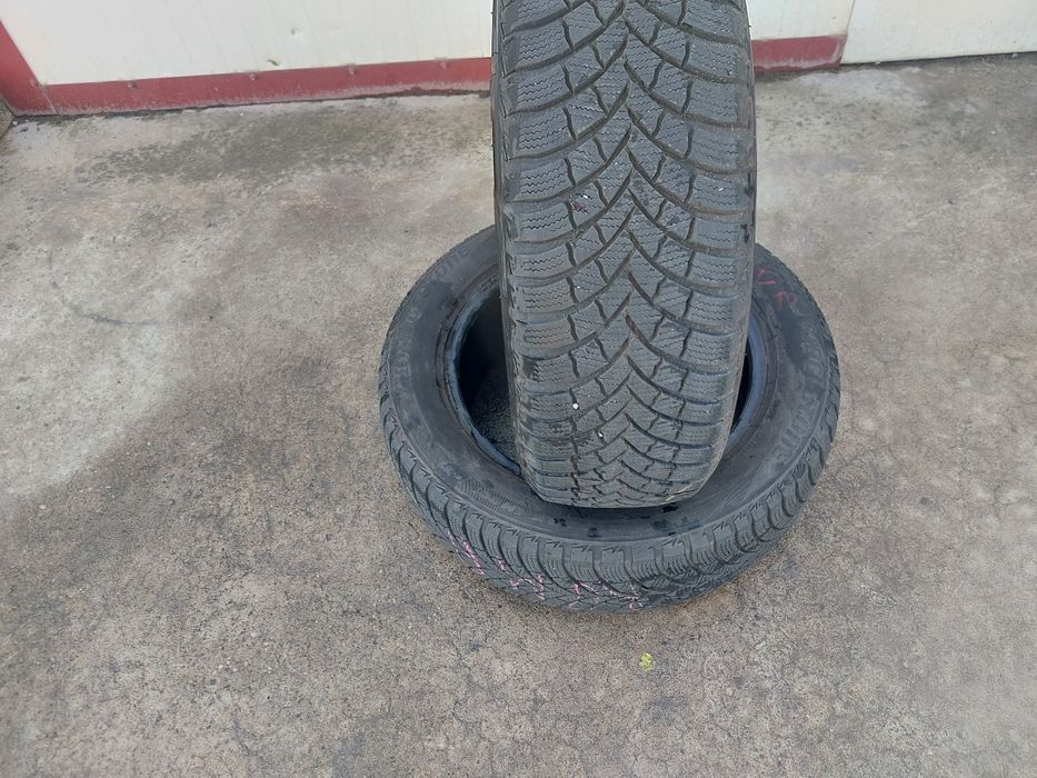 100 lei bucata! Doua anvelope M+S/IARNA 185 60 15 Bridgestone