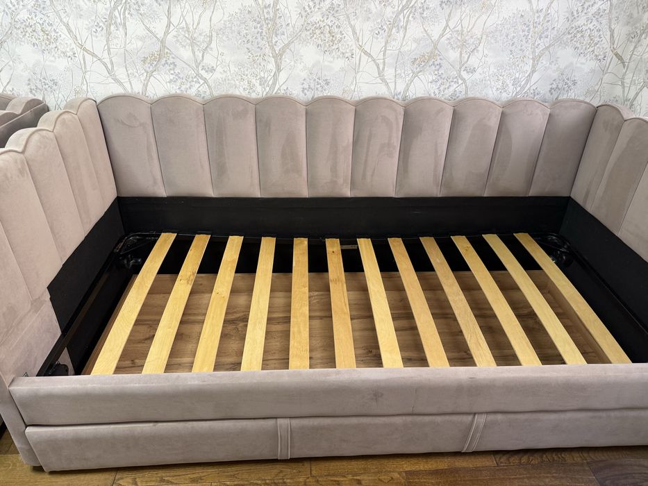 Продам 2 каркаса для кровати. В хорошем состоянии, без матрасов.