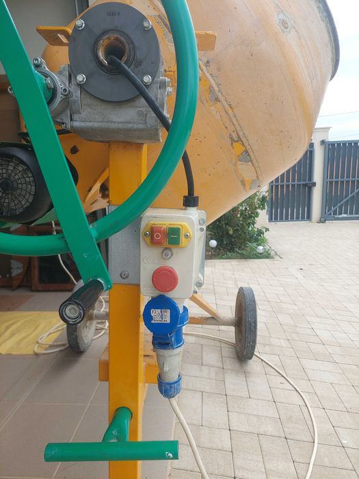 Betoniera 250l italia