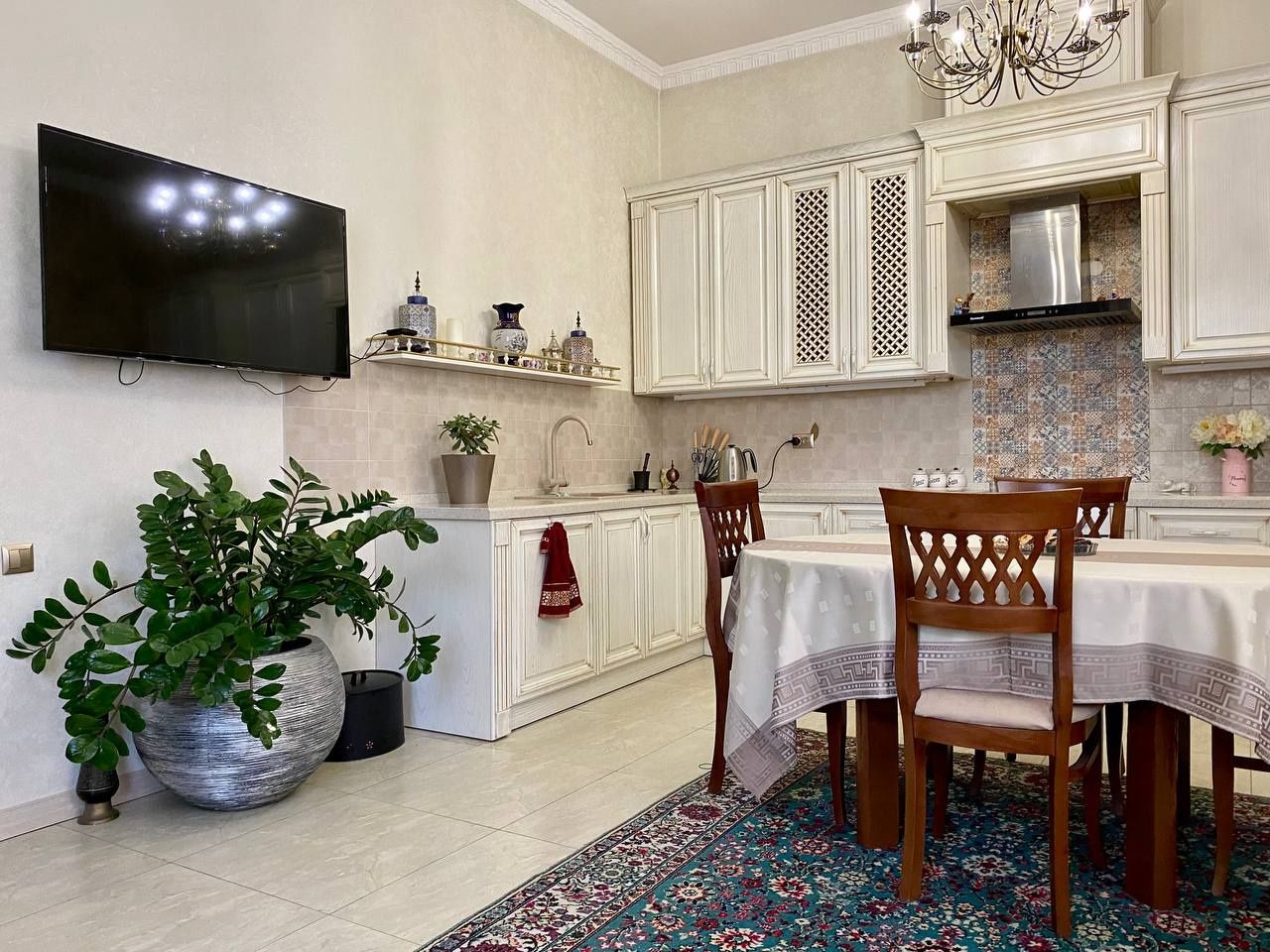 Шукур Бурхонов,6 хона, 5,1 соток, фасад 27,40м, бурчакдаги уй