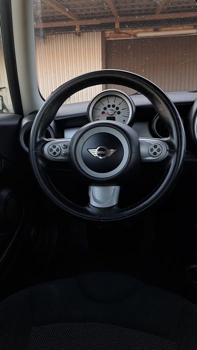 Vând urgent mașină Mini Cooper