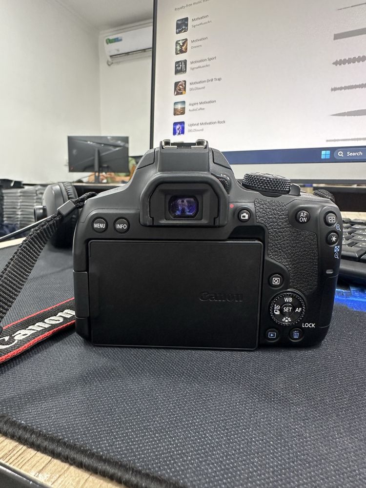 Canon EOS 850D + 18-135mm
