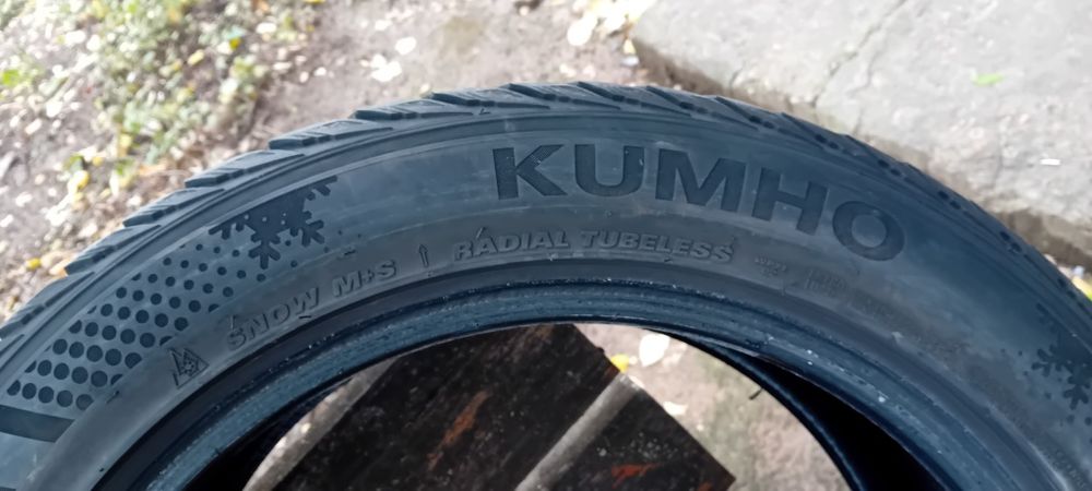 KUMHO 235 50 18 зимни