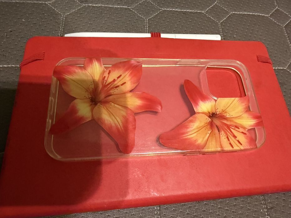 Husă iPhone 12 – design modern, protecție premium, stare excelentă
