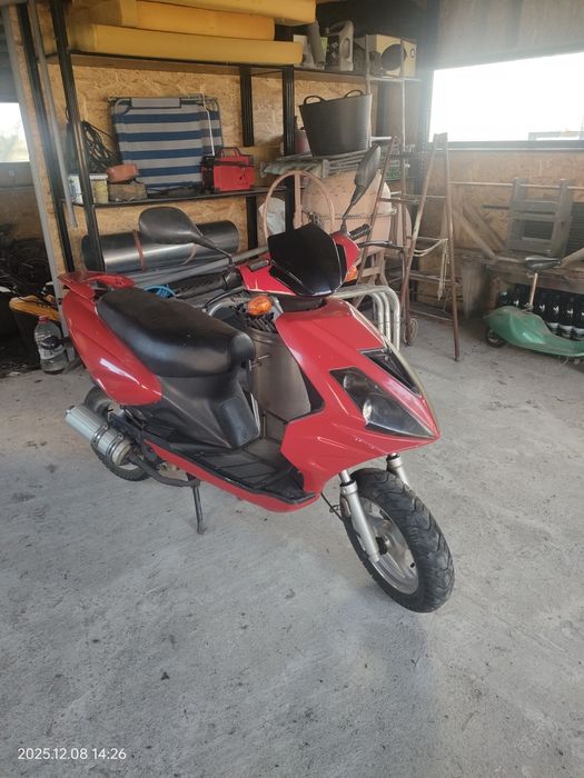 Vând scuter 49cm 4 timpi stare buna
