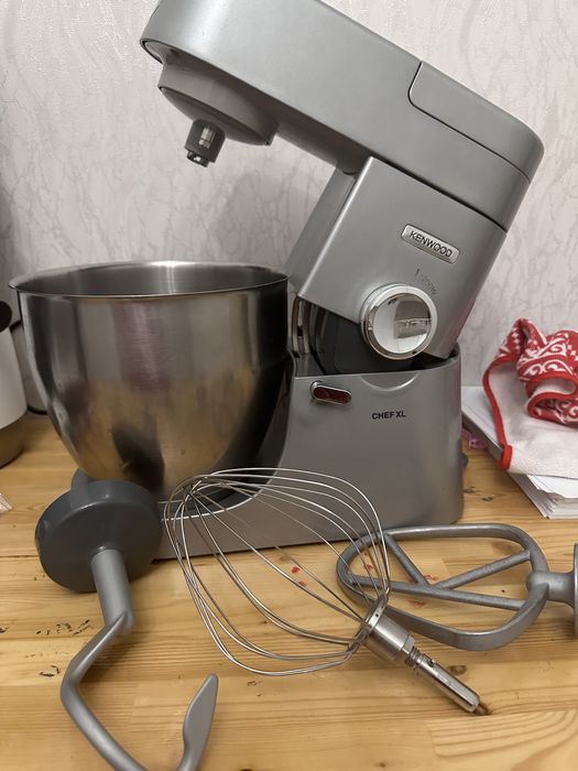 Продам кухонный комбайн kenwood chef xl