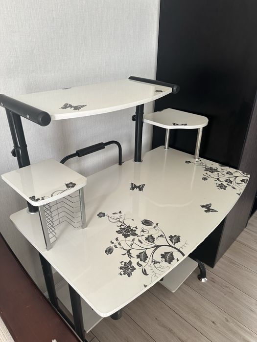 Продам компьютерный стол, парту