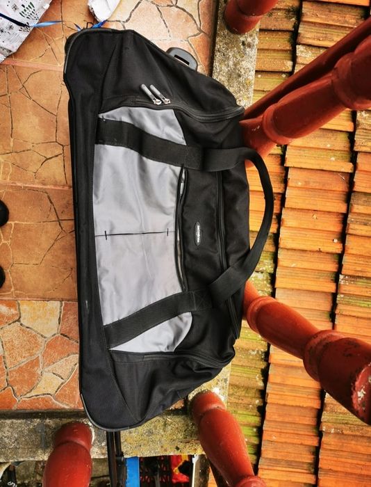 Vând geanta bagaj Samsonite multifuncțională cu roti și mâner telescop