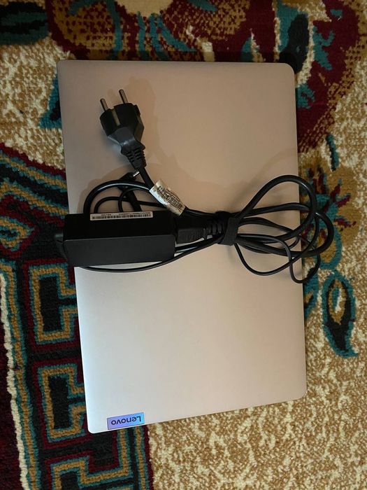 Lenovo ldaePad 1 15AMN7