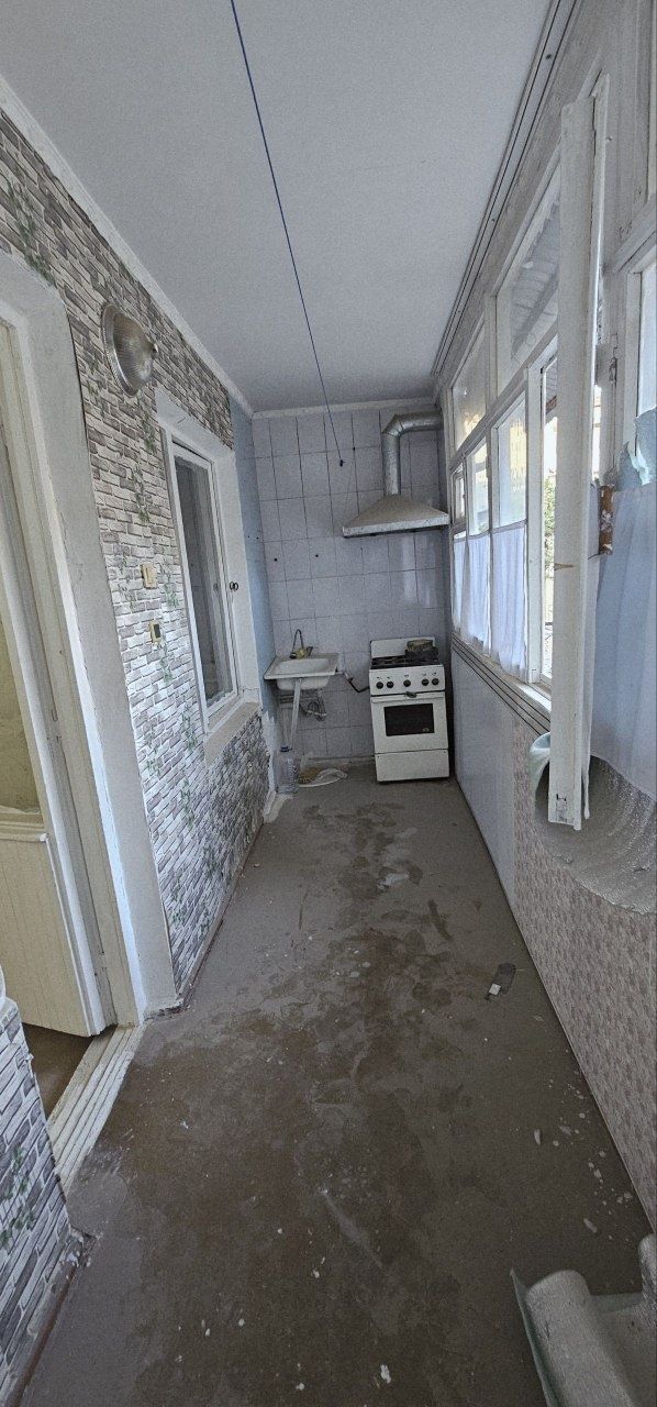 Продам 2 ком кв 2 этаж 4 жтажки. Сергели