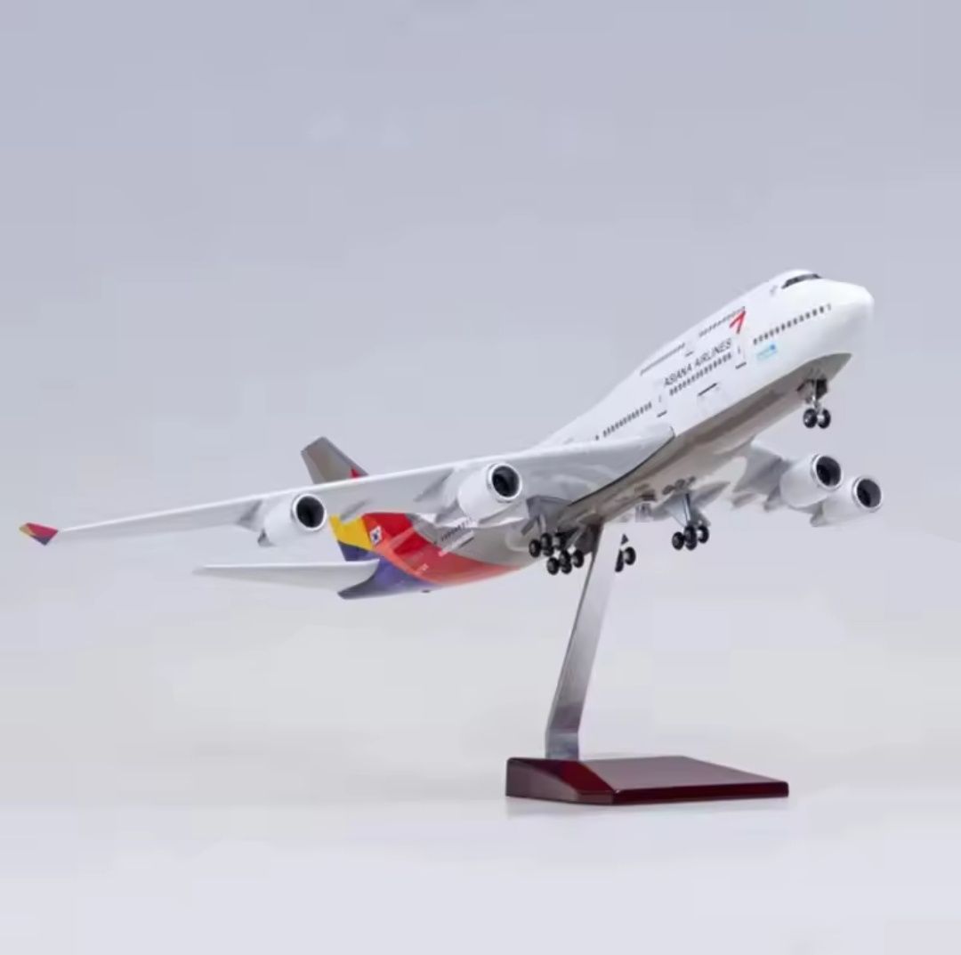 47 CM! FABULOASA macheta business avion LED Boeing 747 Asiana Airlines