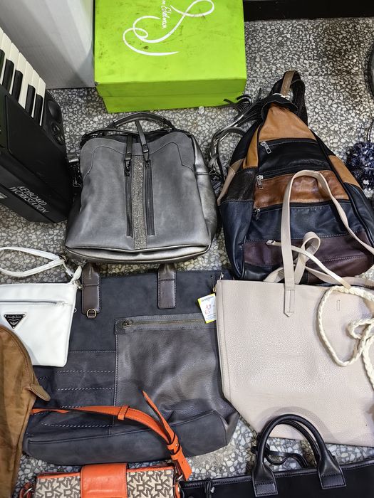 На едро дамски чанти 23 броя за 180 лв