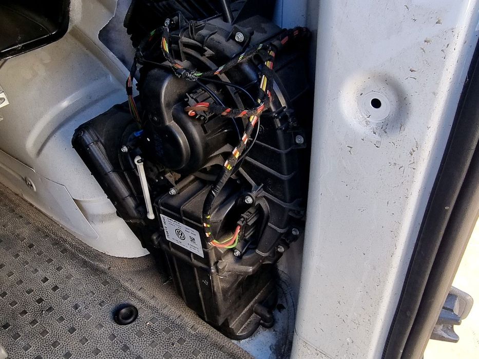 Aeroterma spate Volkswagen Transporter 5 Facelift [Fabr 2004-2013] 7E0