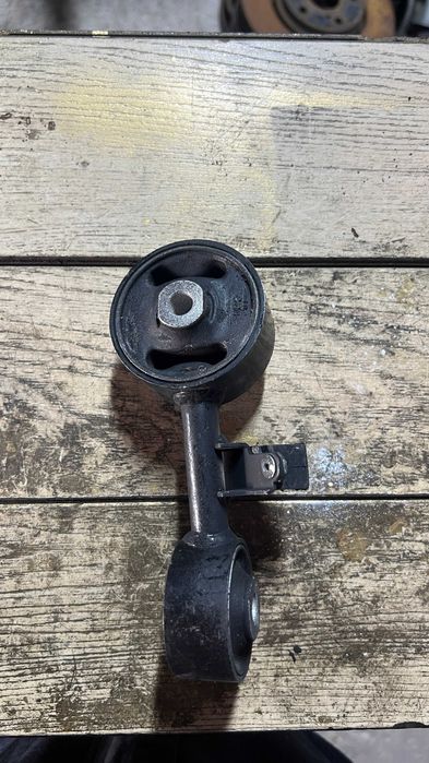 Верхняя подушка Камри 30