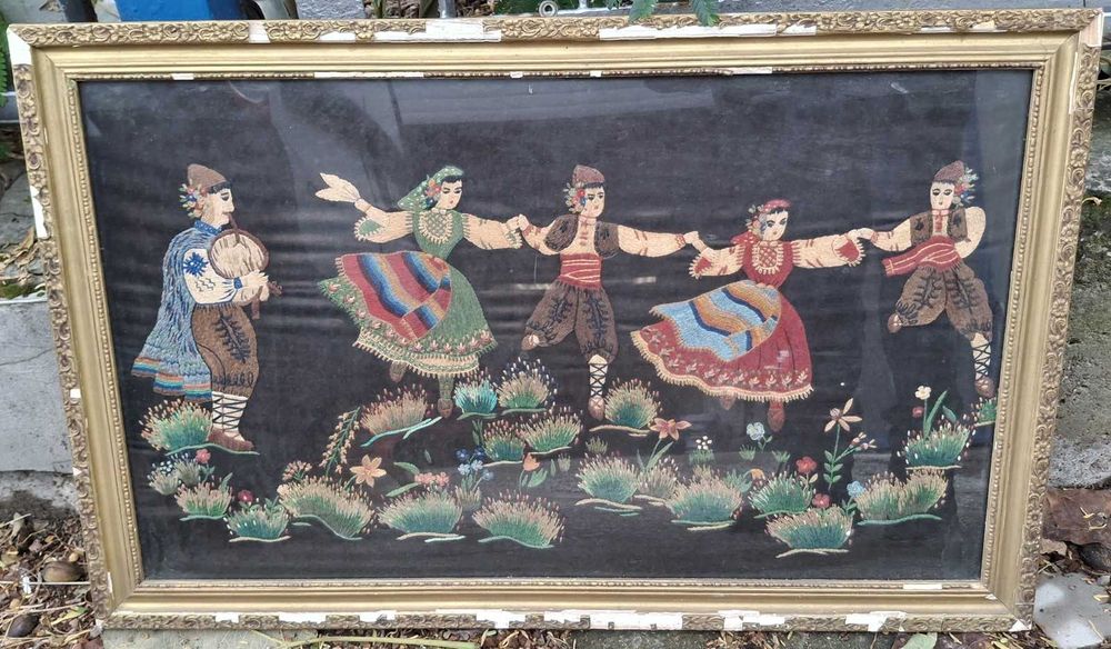 Стара картина с рамка, изтъкана от конци (гоблен)