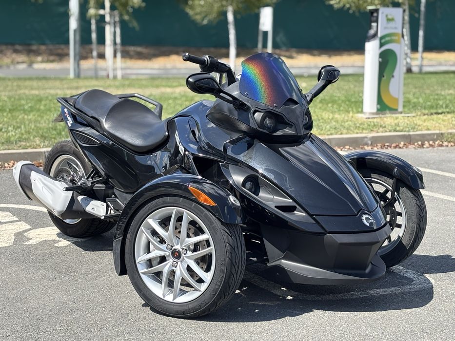 Can am spyder bombardier 2015