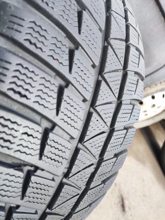 2бр. зимни гуми 215/45/16 Falken Euro Winter 
7mm
Много добро състояни