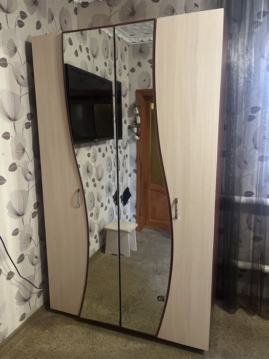 Продам Шкаф в спальню
