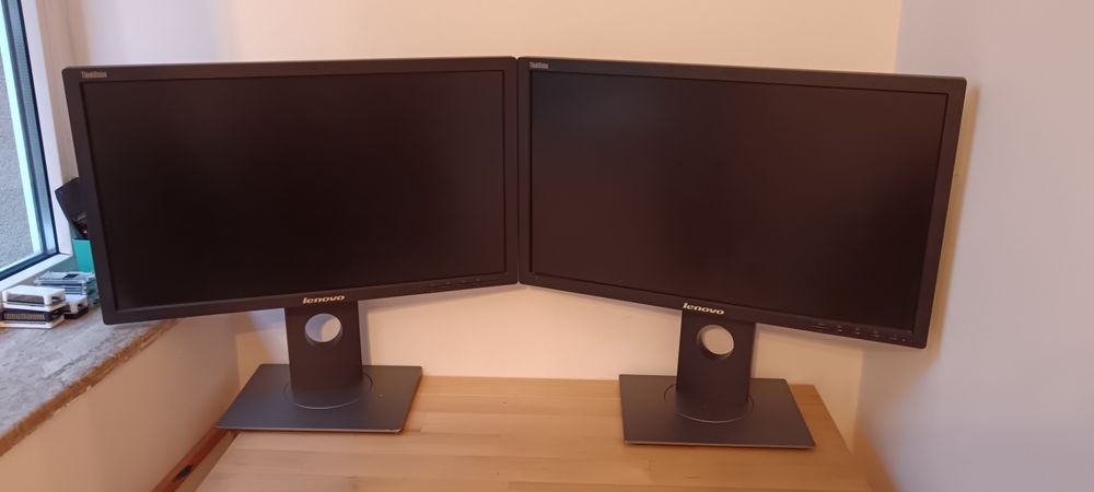 Vând 2 monitoare Lenovo ThinkPad