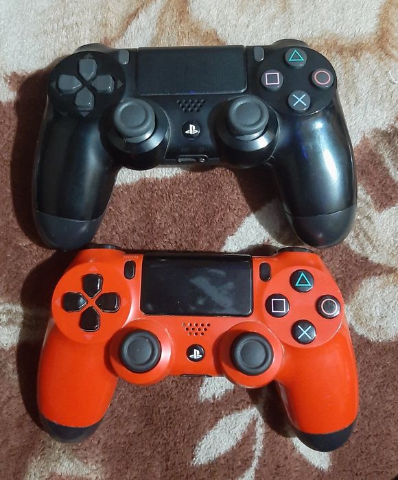 Vand 2 manetă defecte în stare bună originale ps4 PlayStation 4 wirele