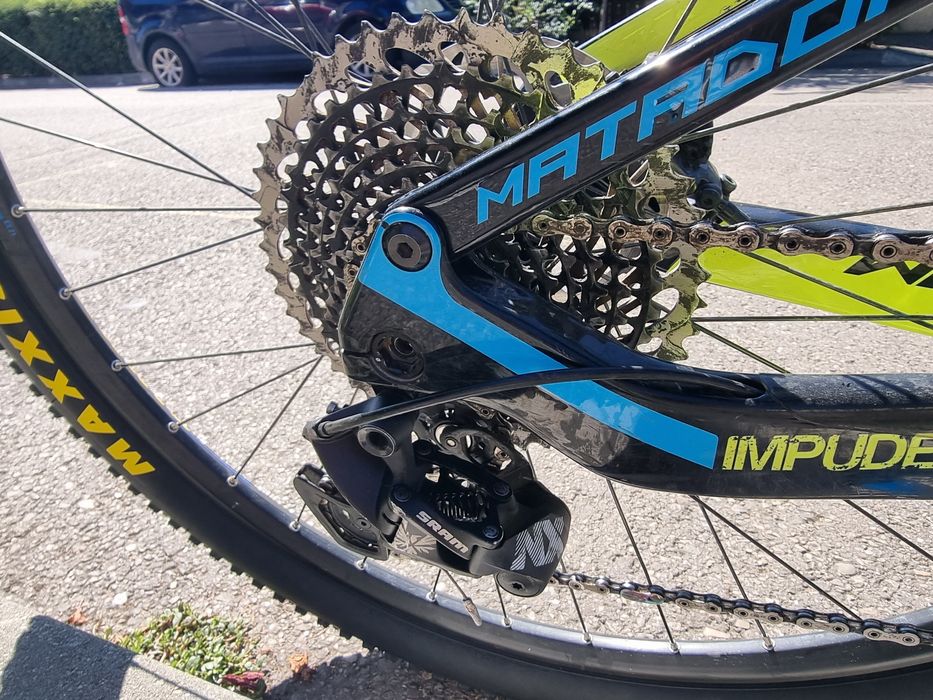 Bicicleta full suspension