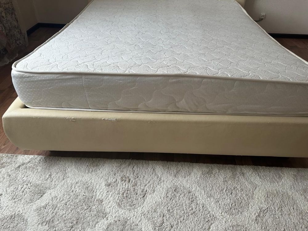 Продам кровать с матрасом