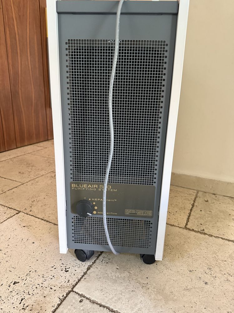 Purificator aer cu filtru HEPA Blueair 503