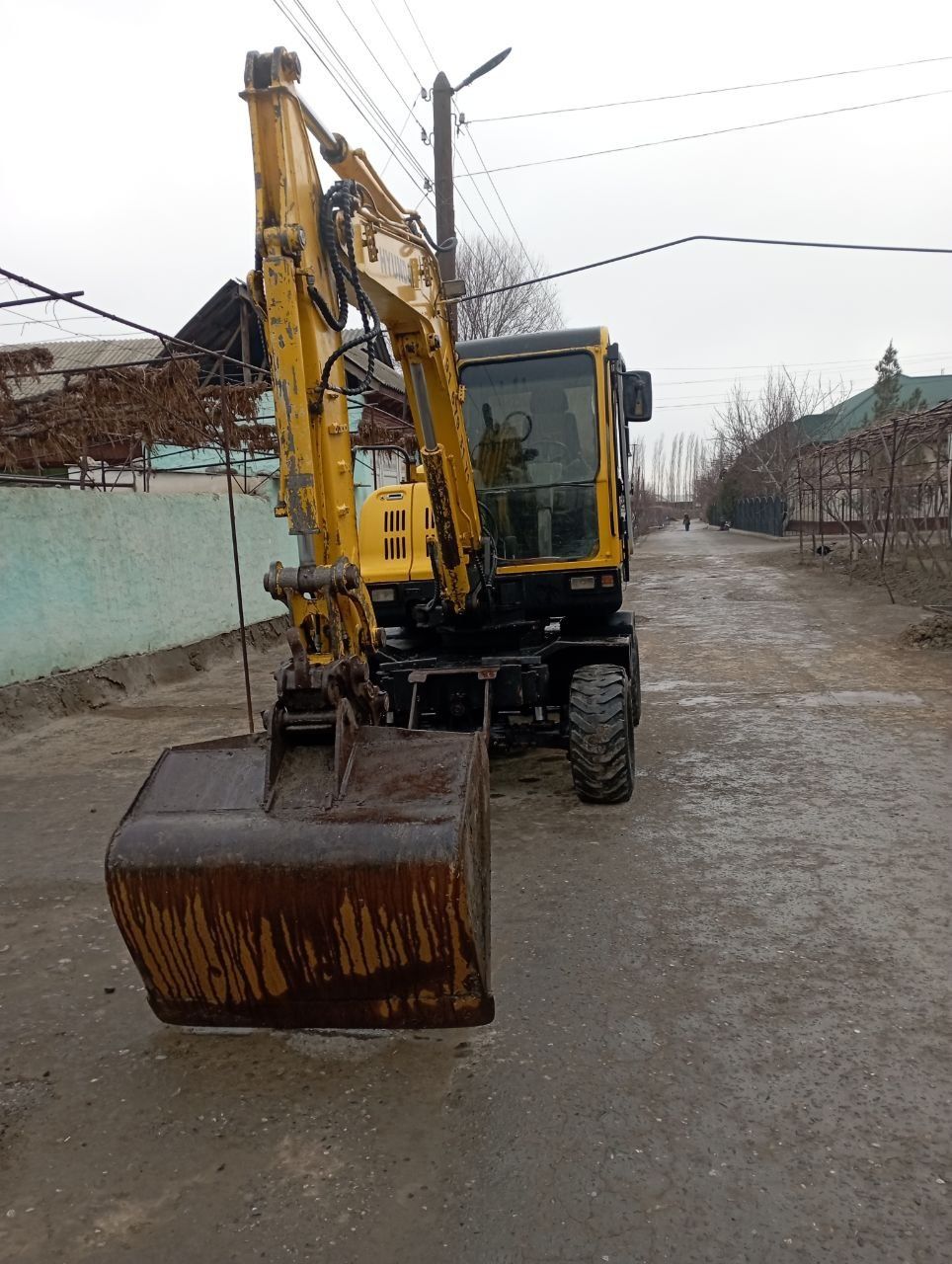 Ekskavator hyundai 2007yil