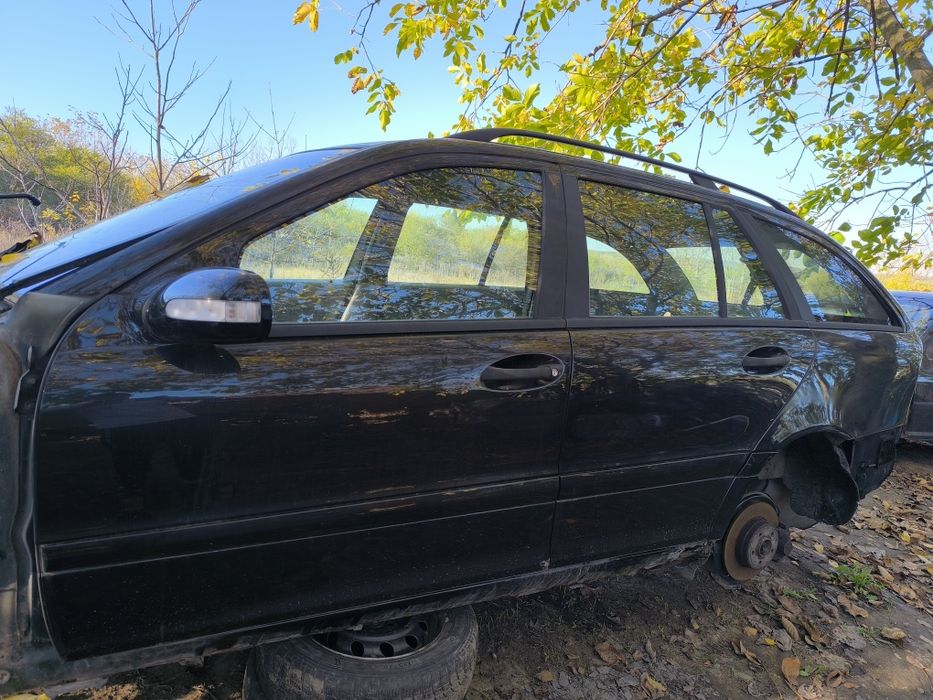 Продавам врати, капак, заден капак Mercedes w203