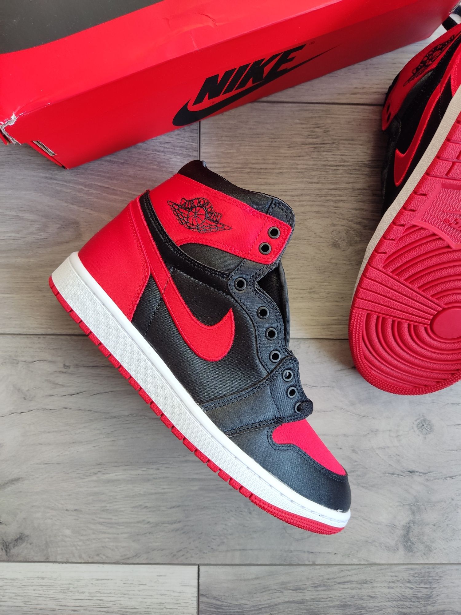 Air Jordan 1 Retro High Satin Bred