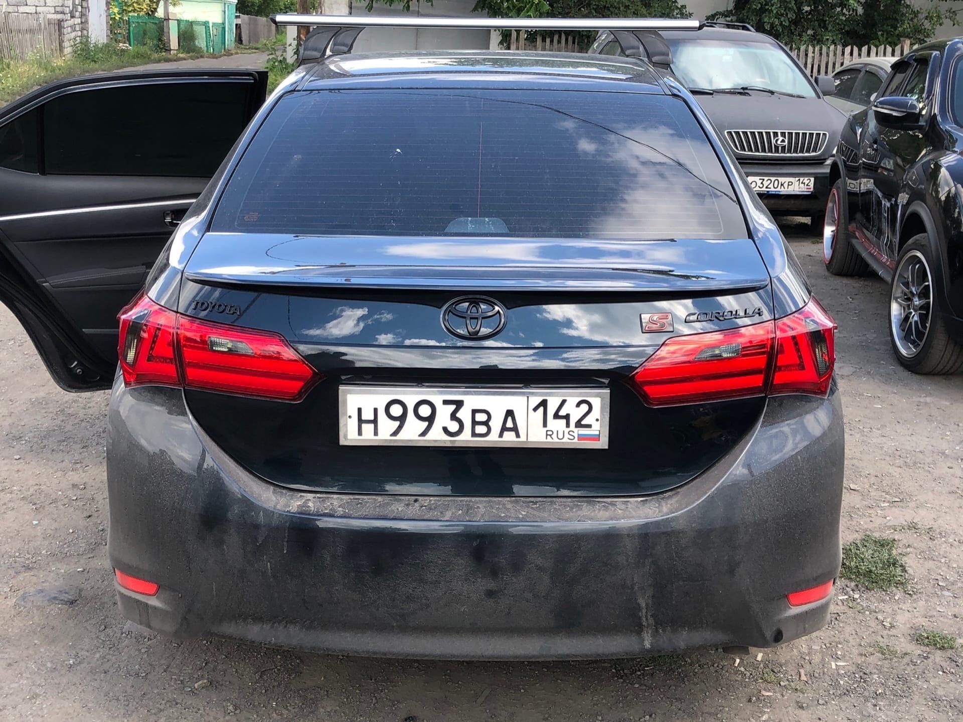 Спойлер зад крышки багажника Toyota Corolla