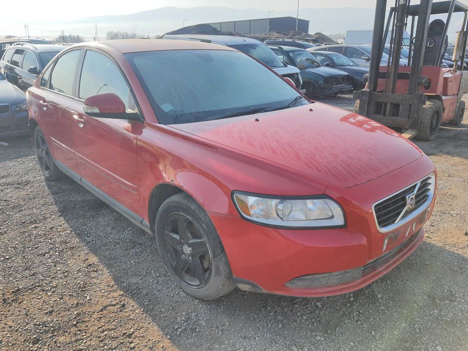 На части! Volvo S40 1.6