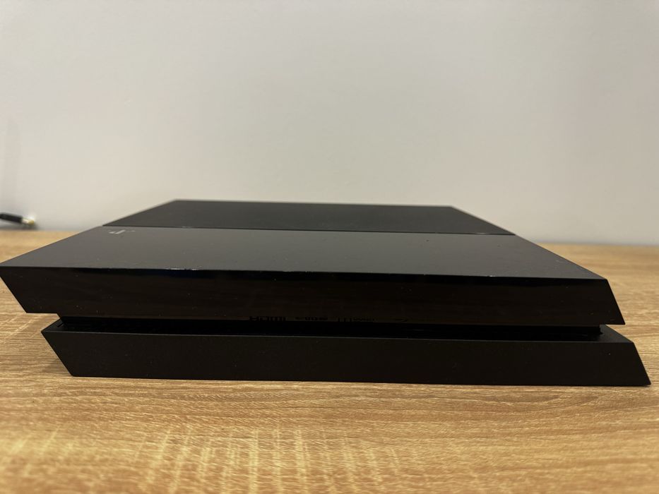 Конзола Playstation 4 500gb пълен комплект PS4