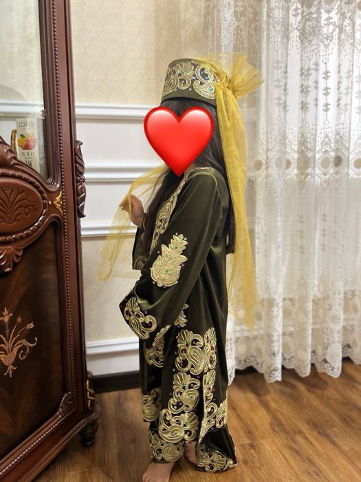Бухарская платье для маленьких девочек.