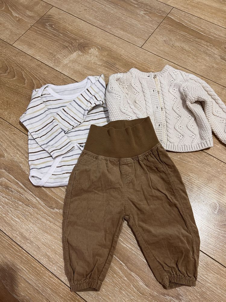 Set pantaloni cu pulover masura 0-3 luni