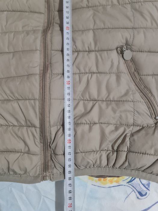 Vesta fara eticheta. Pare a fi XL. Nu mai stiu exact.