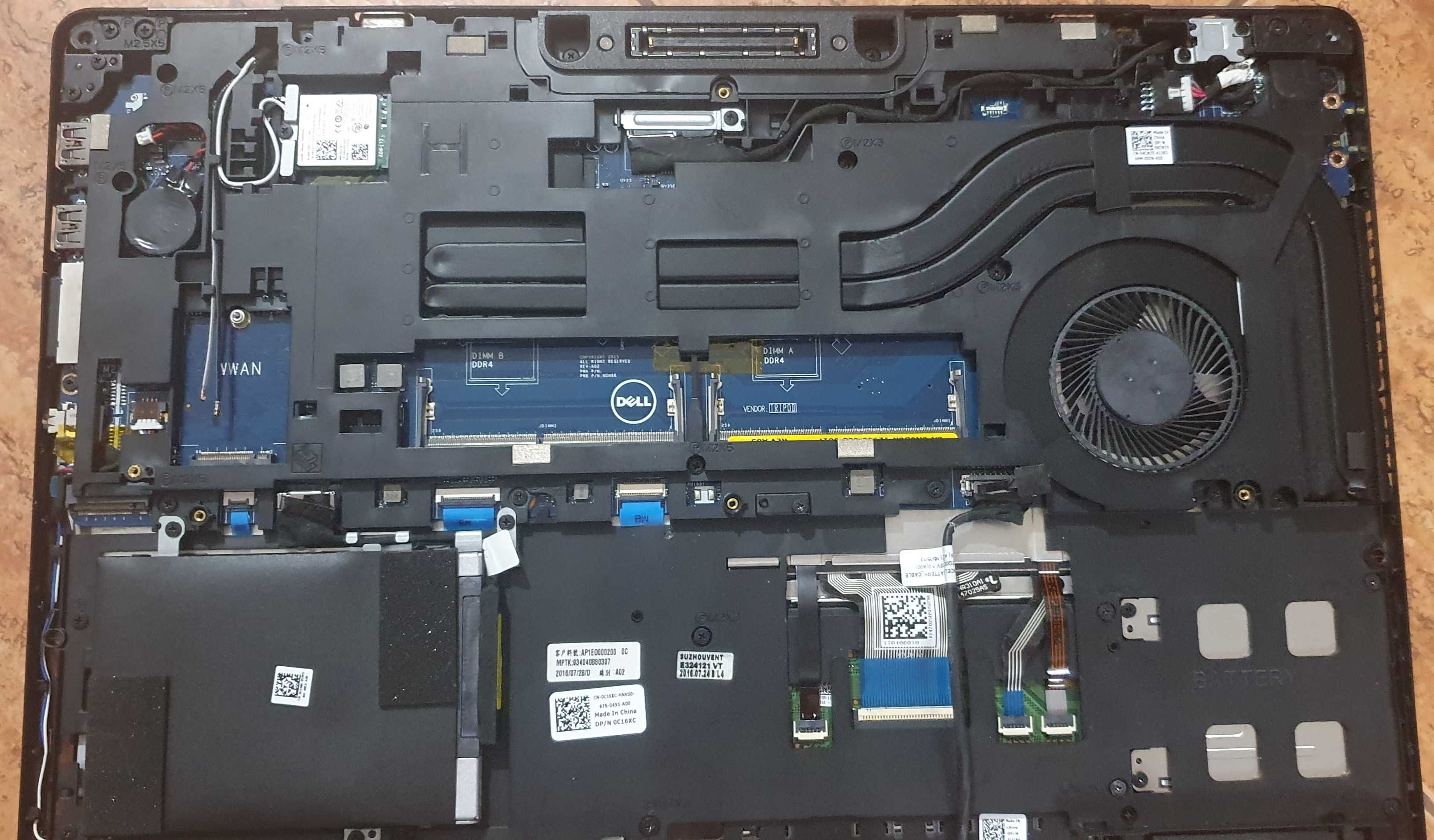 Dell Latitude 5570 на части