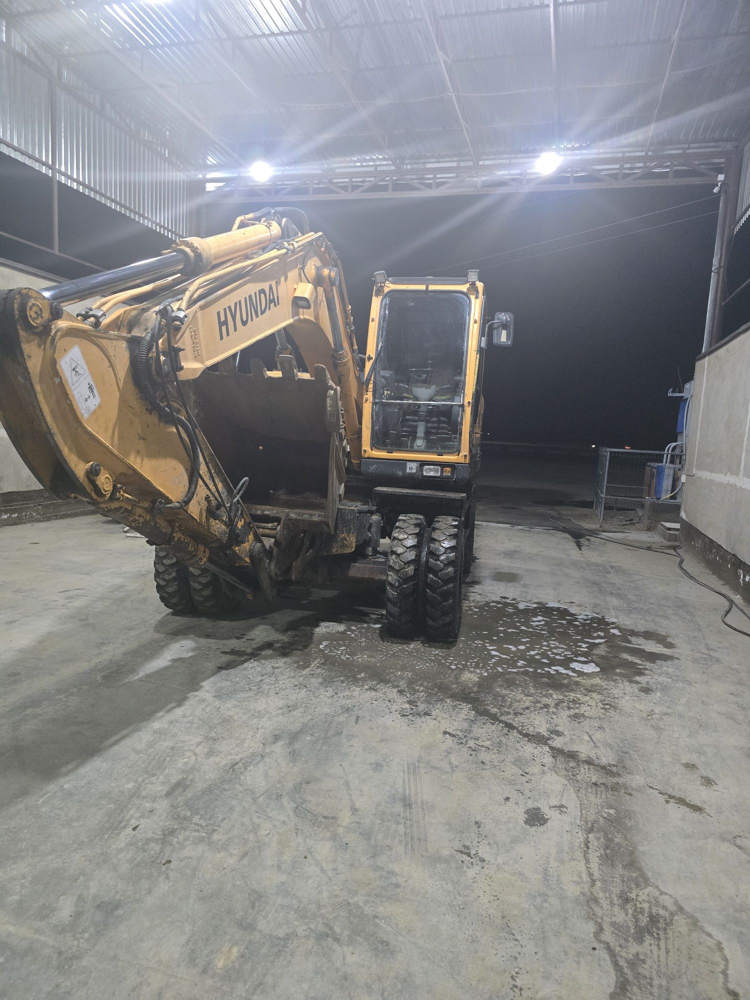 Ekskavator Hyundai w140