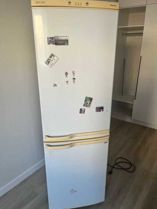 Продам холодильник белый