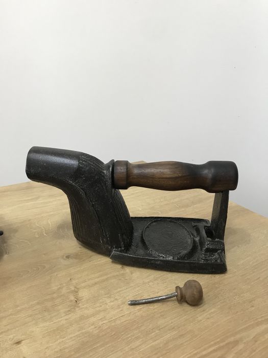 Fier de calcat cu capac detasabil RAR !