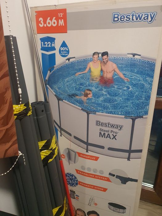 Vând piscina de grădină bestway 366/122