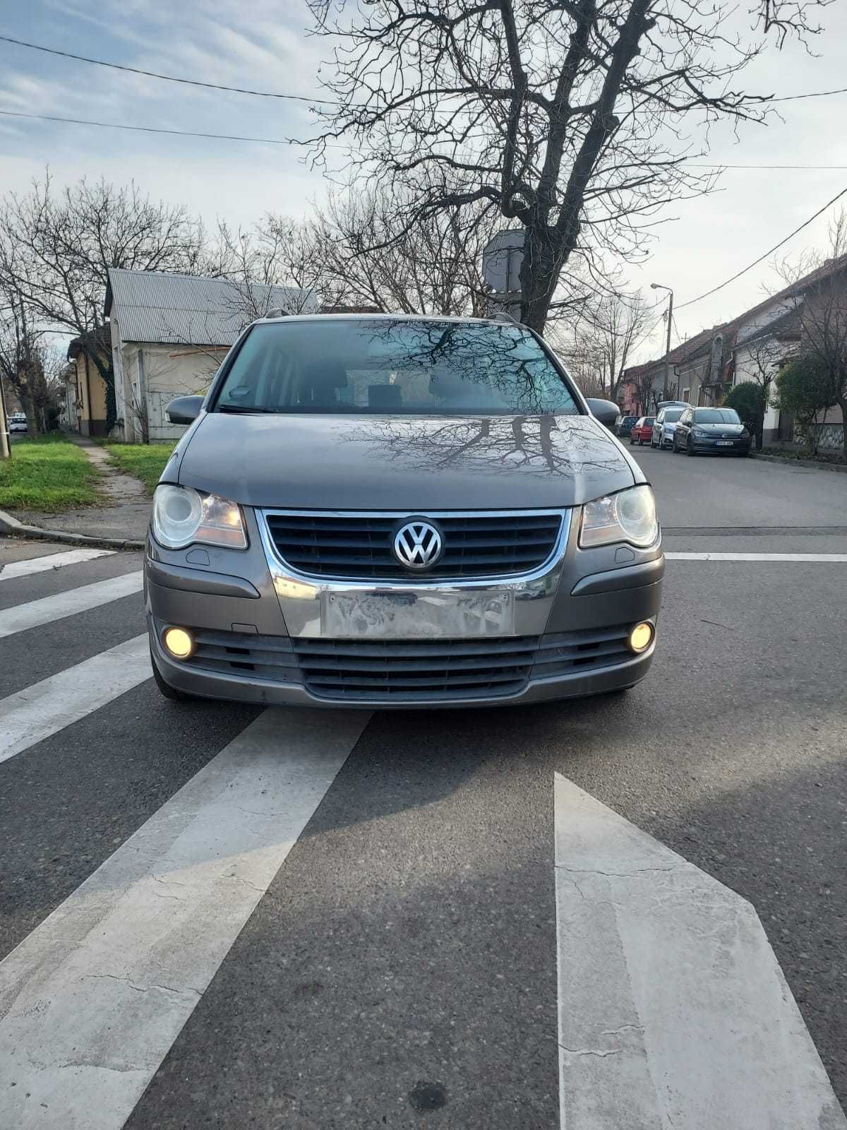 Vând Volskwagen Touran 2.0 TDI, 140 CP,