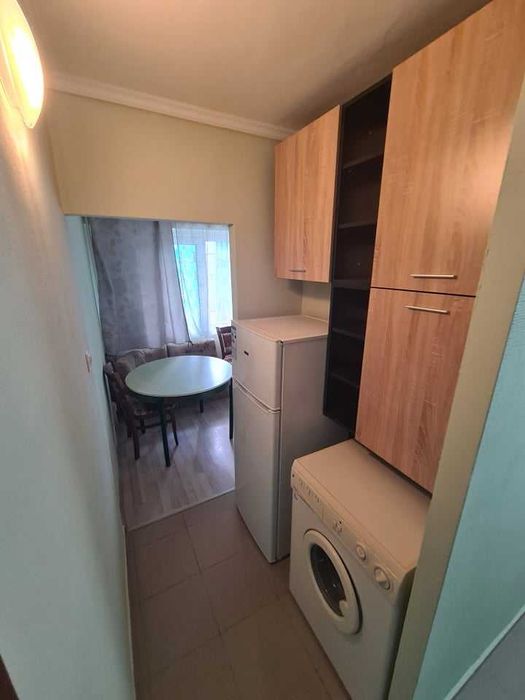 Дава се под наем Двустаен апартамент в Бургас, Славейков - 65 кв.м за 153 € - Снимка #2