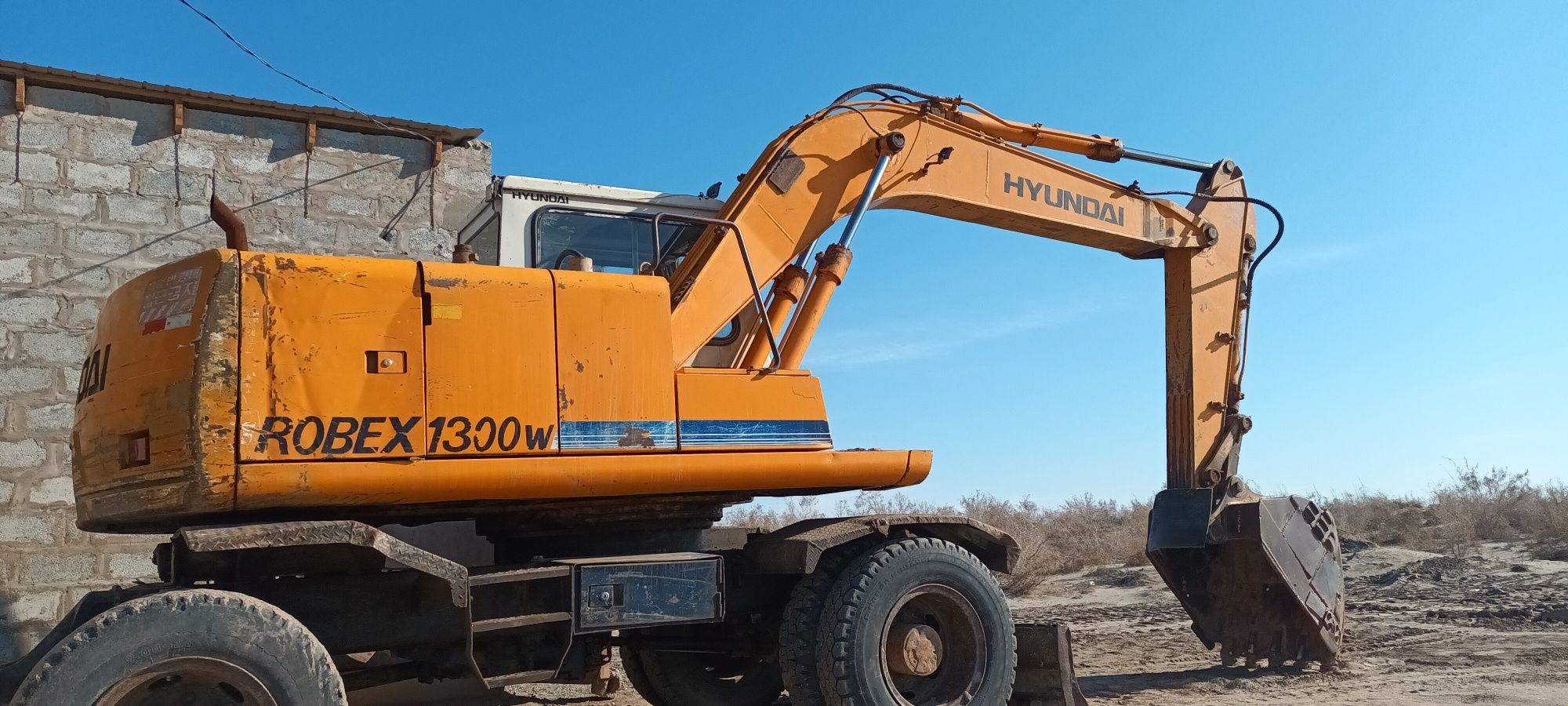 Xyundai Екскаватур 1300 сотилади холати ало