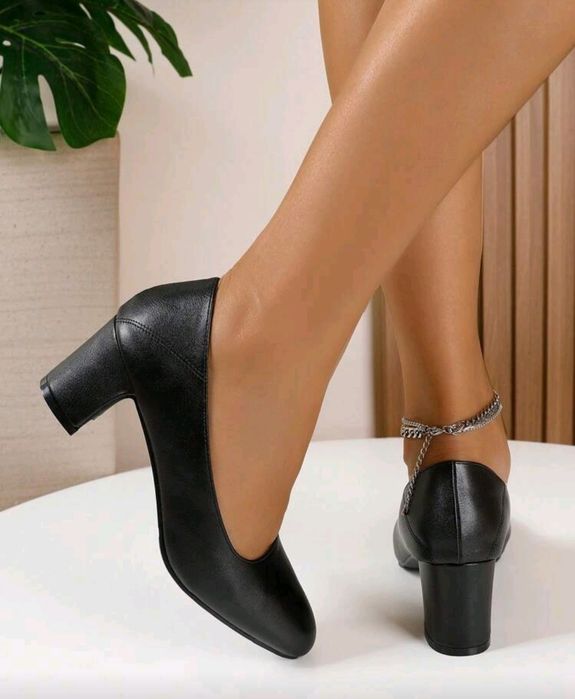 Нови кожени обувки на ток-33 номер