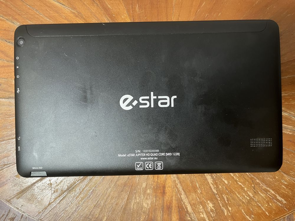 Tableta eStar Jupiter HD Quad Core cu husa din piele